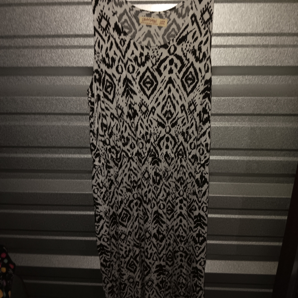 Faded Glory Gray and Black Patterned Top
